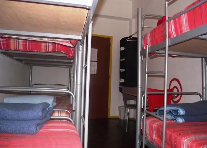 Hi - De Juventude אכסניה אבאירו