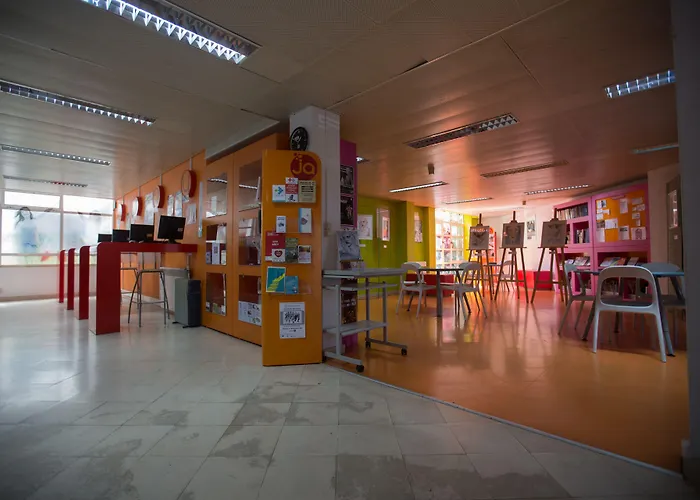 Hi - De Juventude אכסניה אבאירו